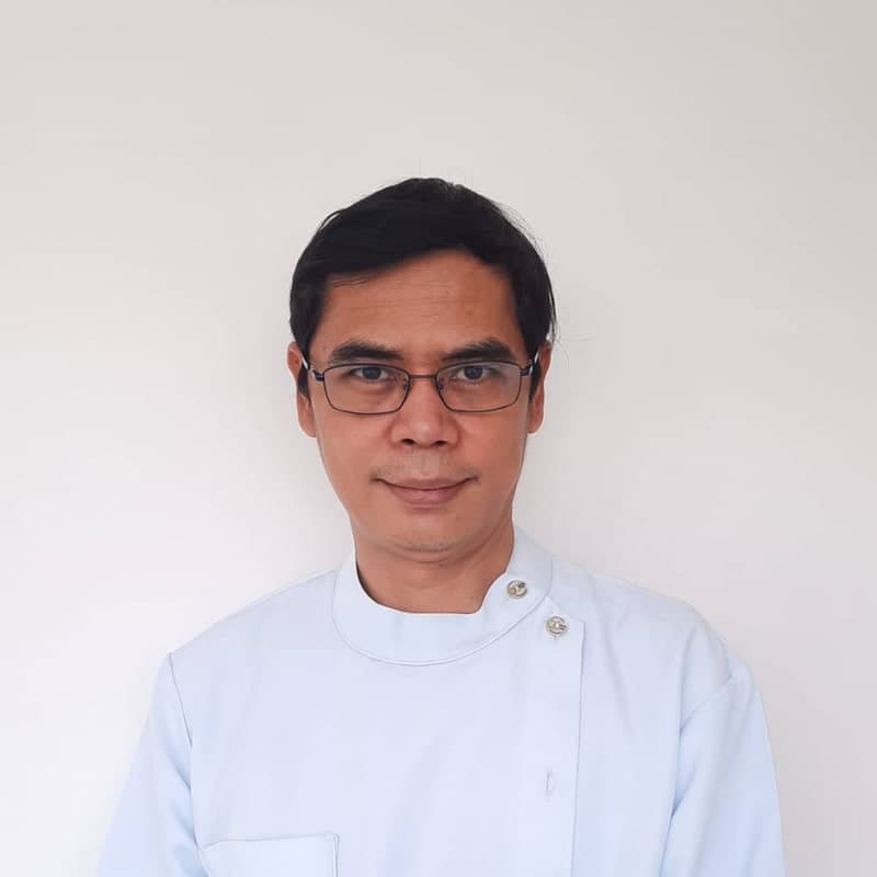 Dr. Thanakorn — ทพ.ธนกร แสงเผ่น